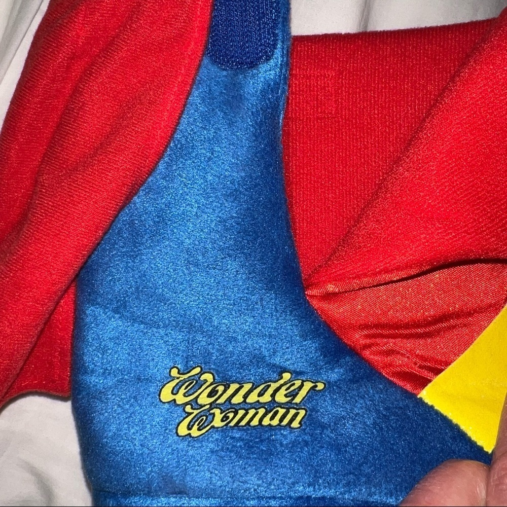 Nwot Girl’s Wonder Woman slippers perfect compliment to Halloween Costume - Picture 3 of 5